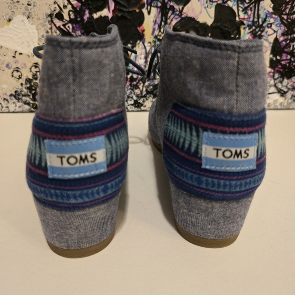TOMS Speckled Denim Wedge Booties Tribal Design On Back Heels Laceup Shoes Sz 6 - Picture 13 of 17